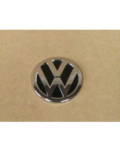 VW. EMBLEMA "VW"TAPA BAUL GOL G.V/G-VI/VOYAGE 08/